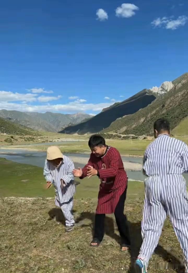 那种自带喜感的川渝口音，一下子就拉近了和所有人的距离。
最主要的是李要得用的说话
