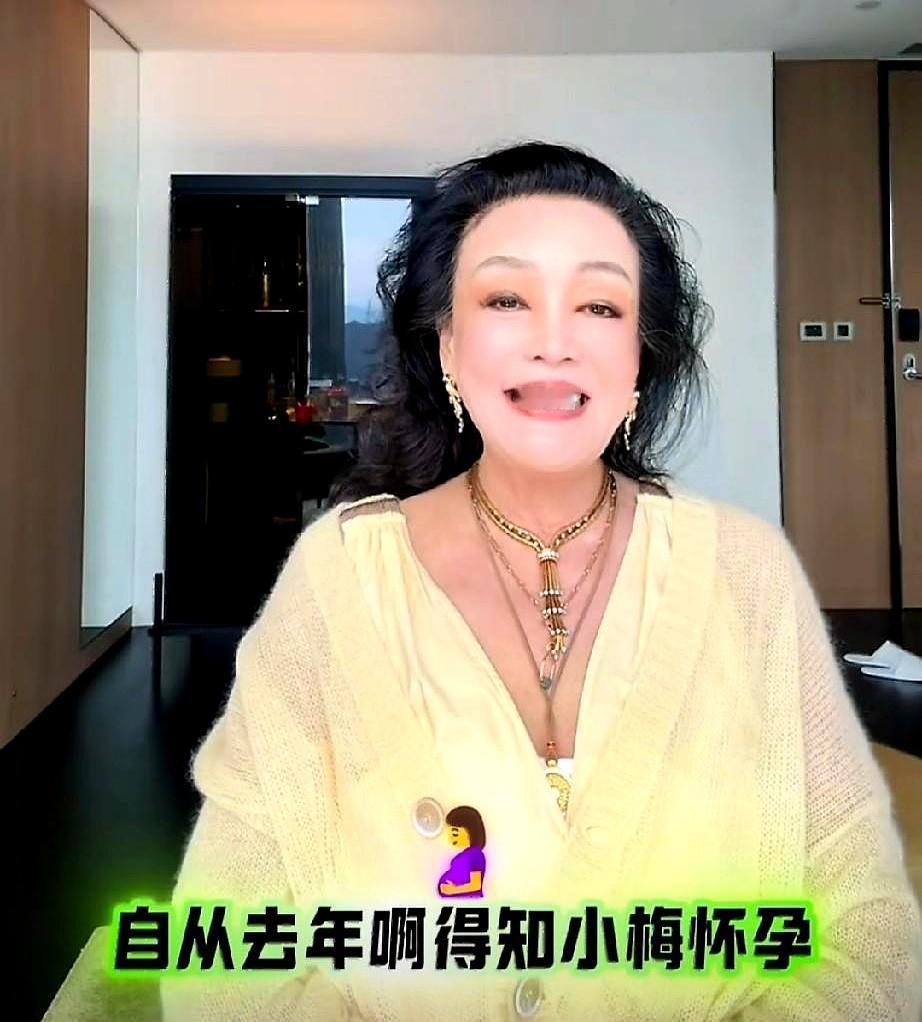 张兰终于笑了！看着刚出生的大胖孙子，她抱着新儿媳Mandy直夸：你是我们家从天而