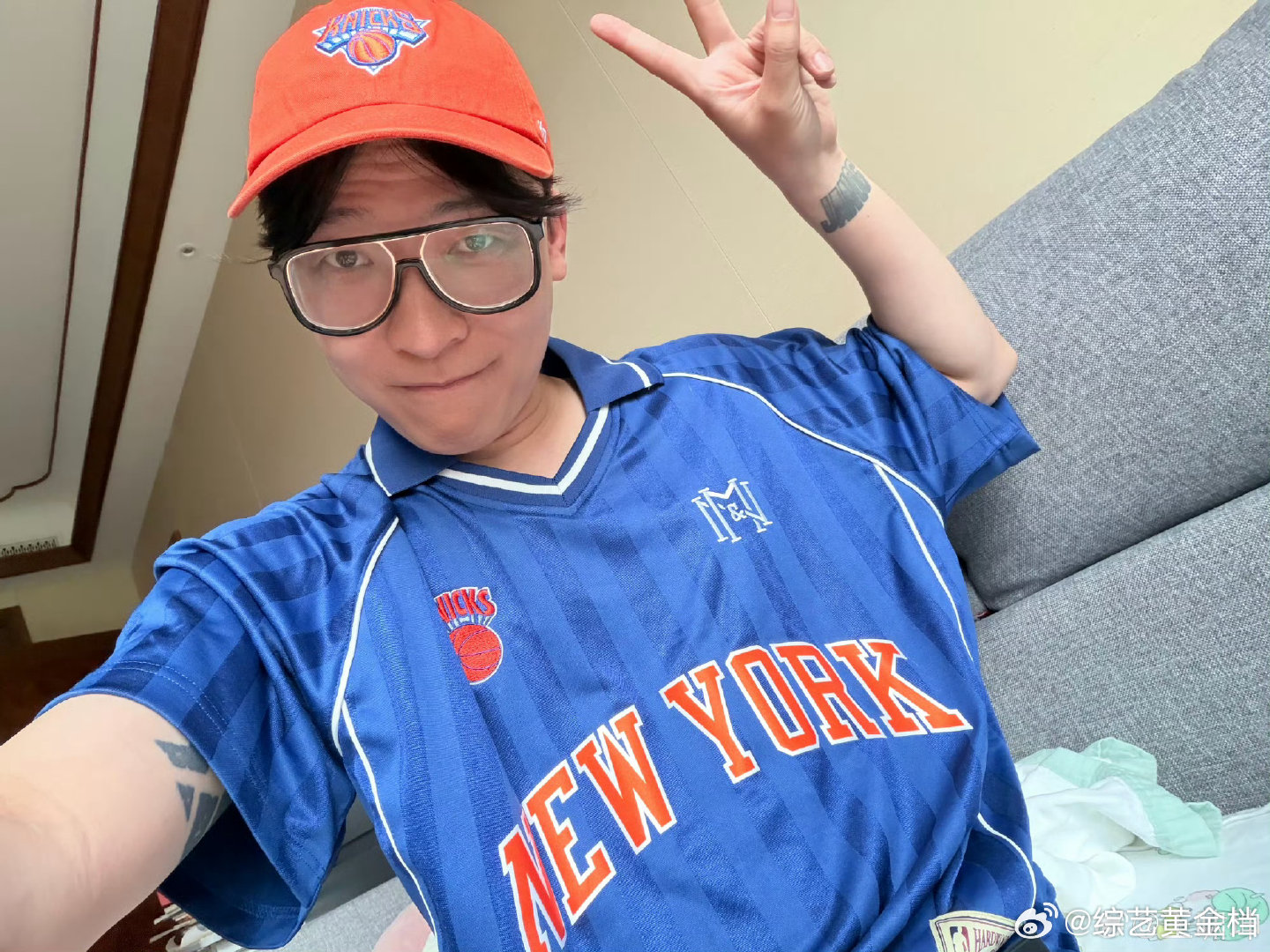 王啸坤出道二十年王啸坤出道二十周年还记得当年看我型我秀，一晃这么多年过去了，感慨