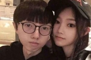 网友爆料：宝蓝现女友是麻辣香锅前女友又开始女友转会期了，贵圈真乱#英雄联盟##L