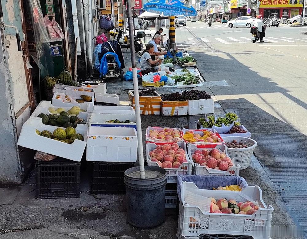 宁波高桥阳光路占道经营反复拟划为严管路段 网友通过民生e点通反映，海曙高桥镇阳光