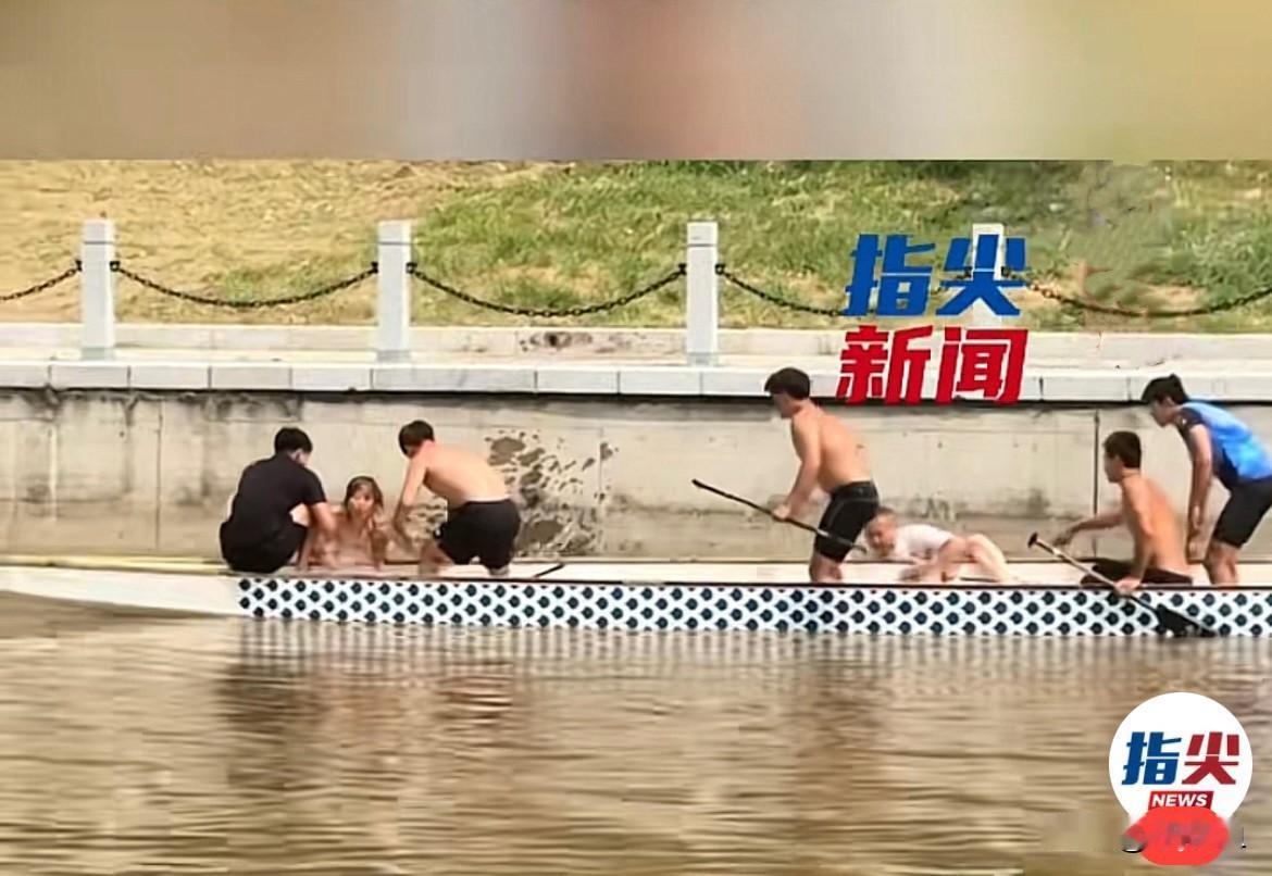 近日辽宁沈阳，沈阳大学龙舟队正在湖面开展日常训练，队员们认真训练、默契配合，一切