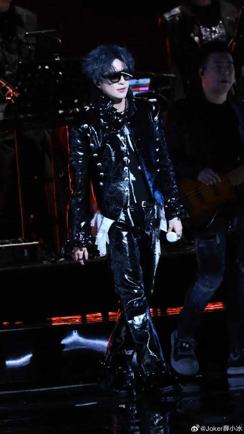 盼了又盼，终于等到老薛的现场，耳机里的人要见面啦，我的快乐要回来了。薛之谦