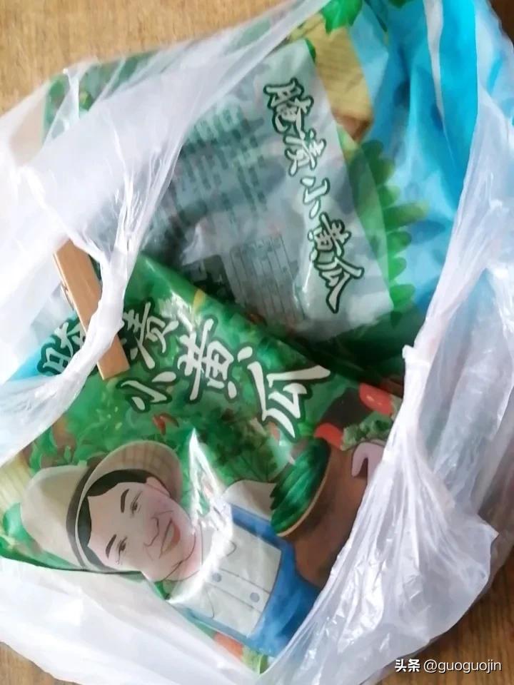 原想买点小黄瓜咸菜，省自己费功去作，在抖音啇城拍了山东一个作咸菜啇铺，看宣传很好