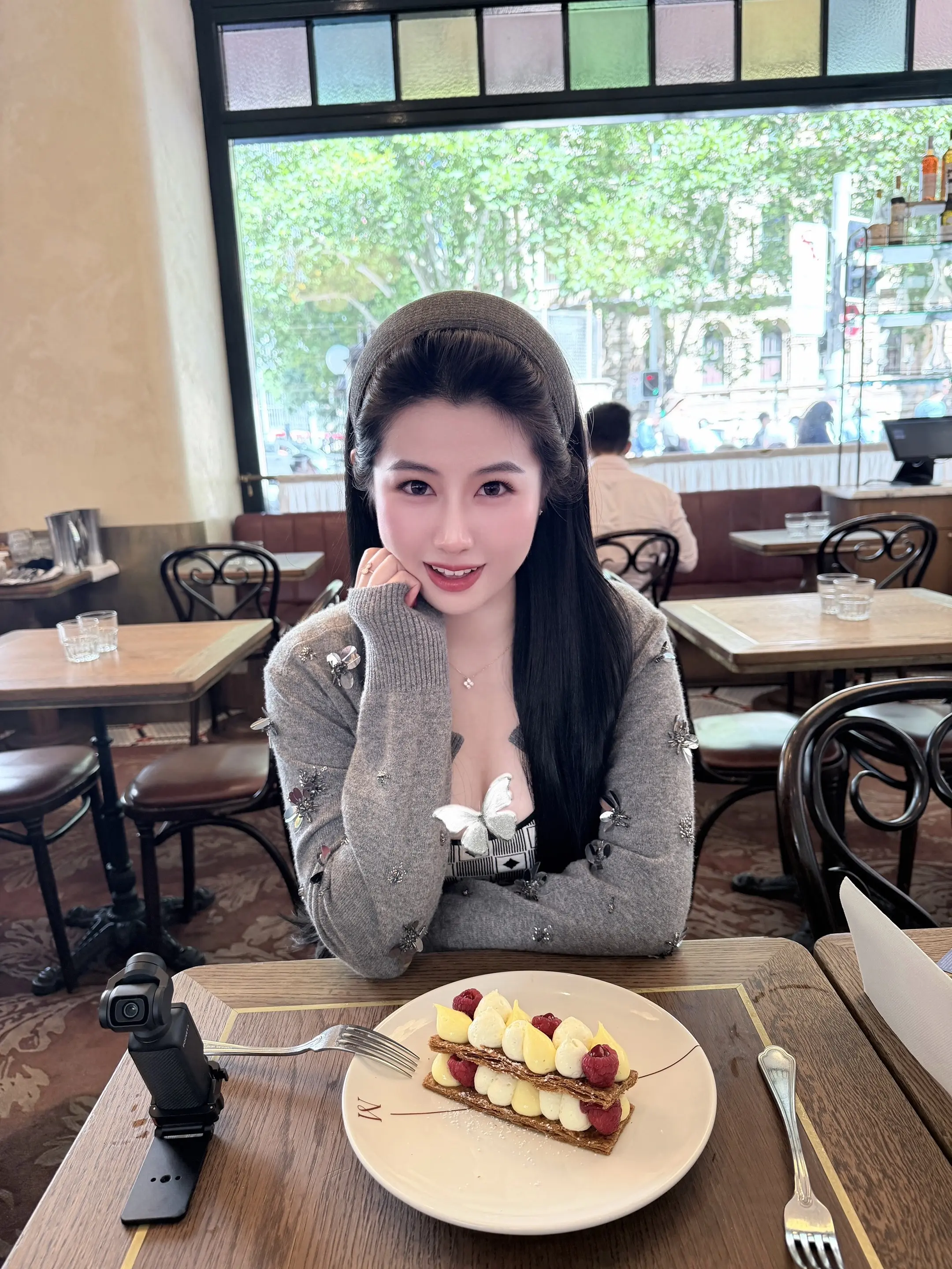 三分清纯 三分艳丽 三分可爱 一分妩媚 构成了我这个十分完美的女人