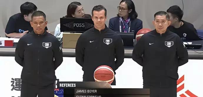 真的要小心裁判

上一场中国队和日本队的比赛，最后时刻中国队是87-80赢下了对