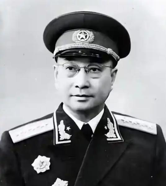 1959年，宋希濂获特赦，身无分文，举目无亲，昔年黄埔同窗已是开国大将，擦肩时陈