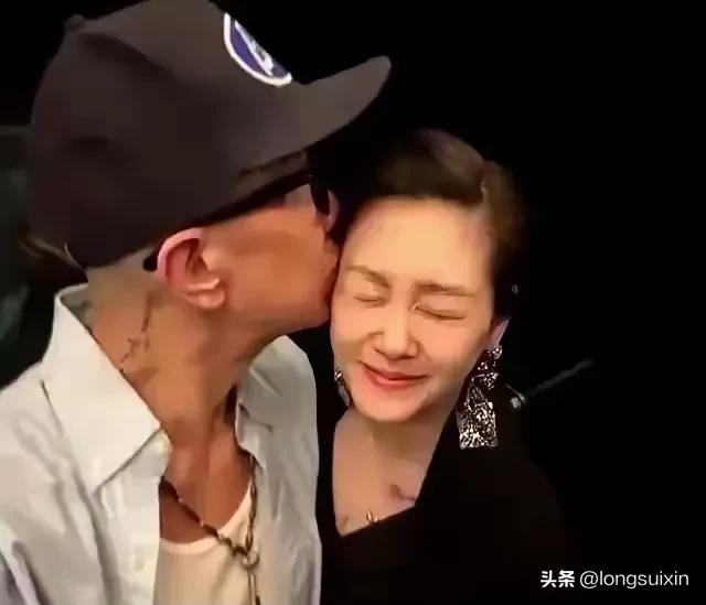 都说她聪明，聪明啥，聪明能自动选择俩地分居，聪明能做出后面一系列傻事？不但不聪明