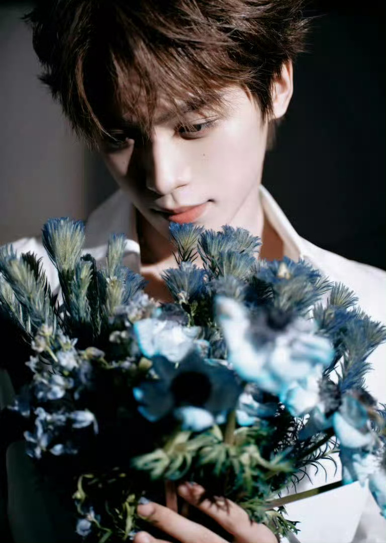 梓渝抱猫跳手势舞梓渝真棒！安心期待梓渝首张专辑梓渝好温柔好真诚