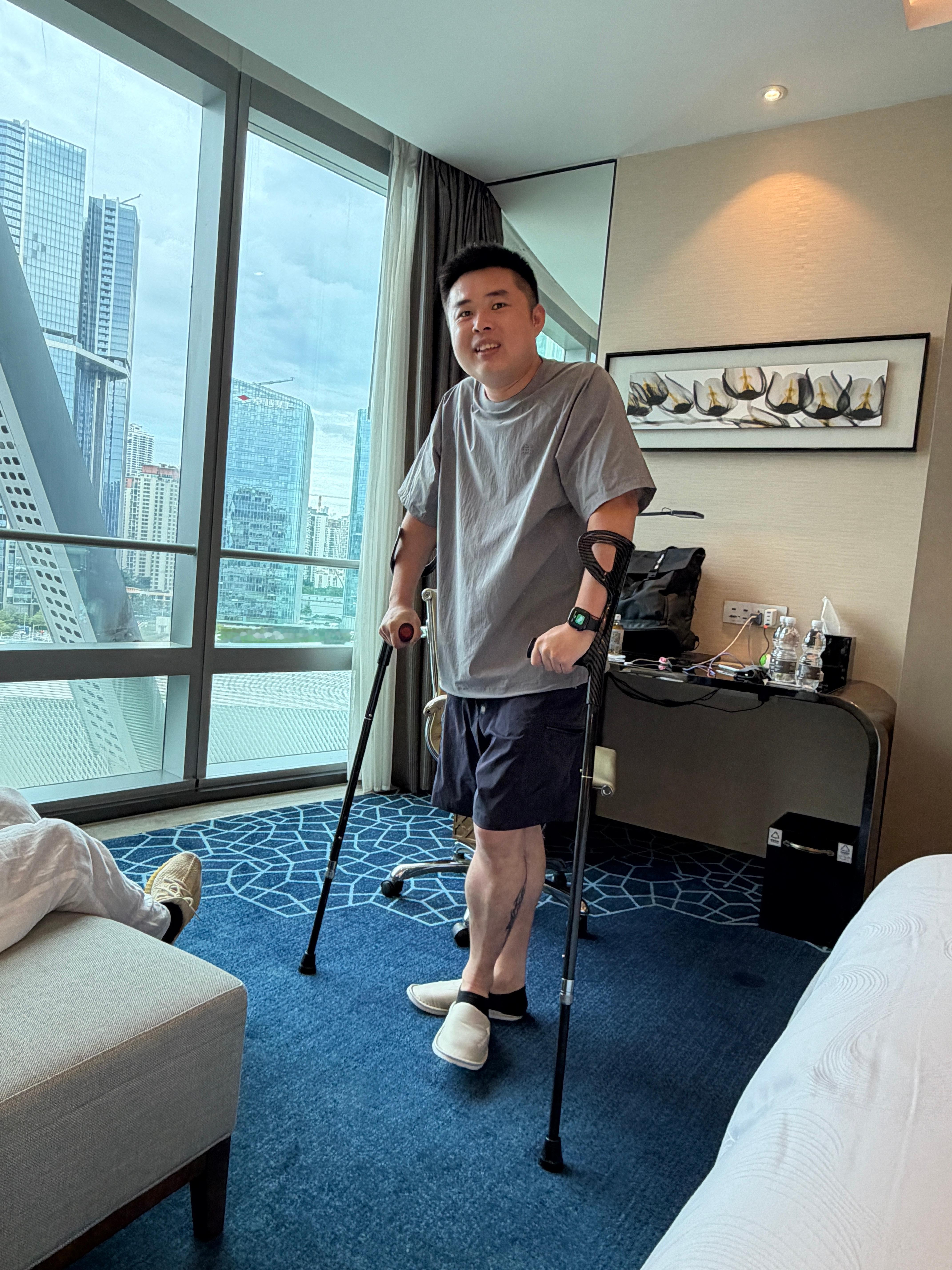 健康是生命最好的礼物运动之前一定做好热身，穿戴护具！！！尤其是鞋子一定要合脚，别