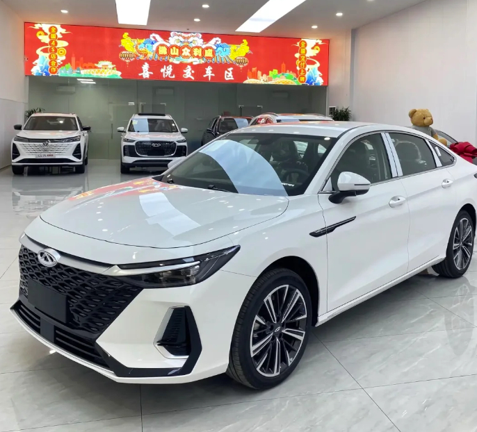 组合拳出击。三部门部署新能源汽车产业：规范竞争、补齐芯片软件短板、刺激消费、完善