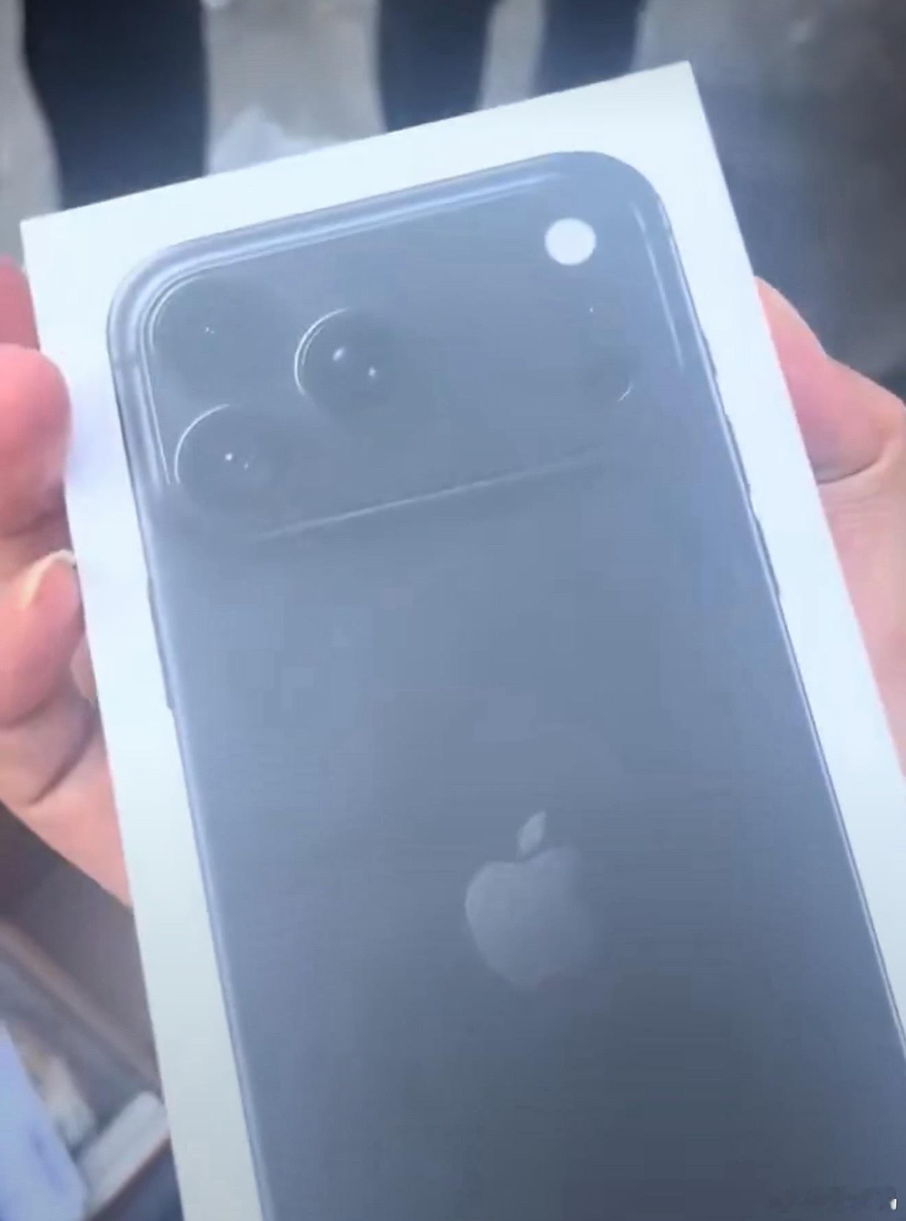 黄牛吐槽iPhone18Pro没人收iPhone遇到冷门也是比较少见，今年身边好