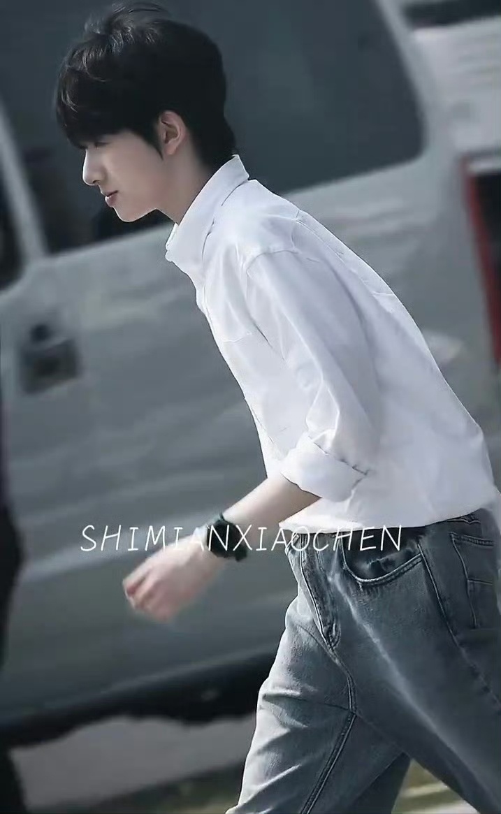 业内评价陈浚铭颜值，《我们的少年时代2》谢逸舟就是一款精致的成长型学长陈浚铭谢逸