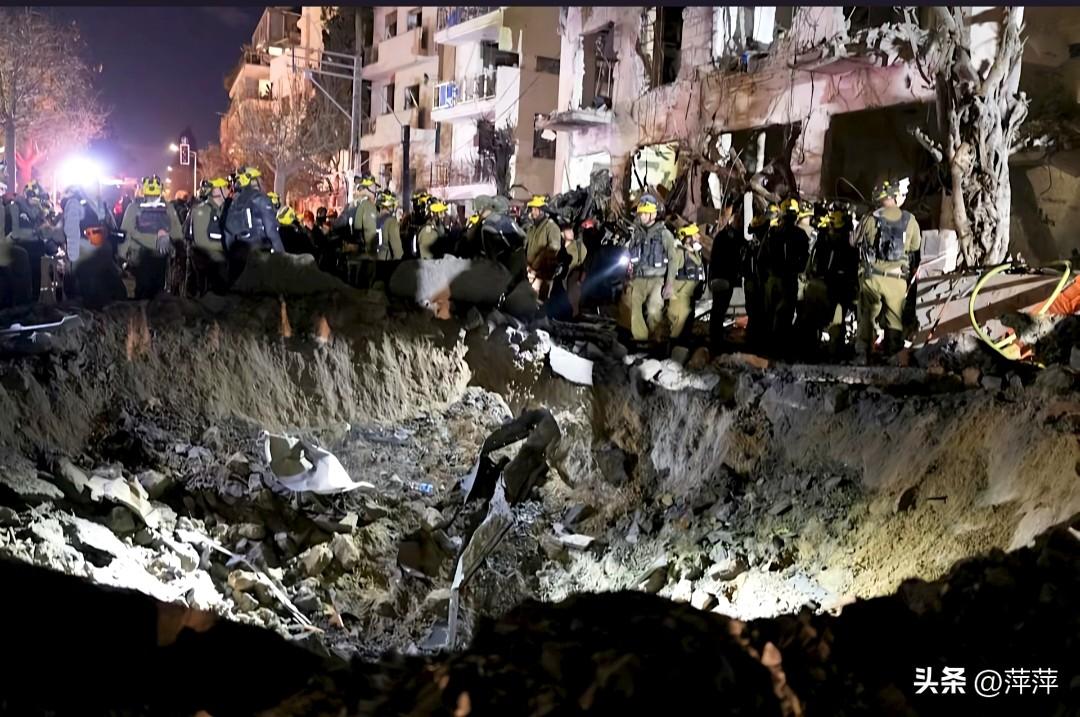 集卡领红包特拉维夫被来自伊朗的导弹炸出一个大坑。