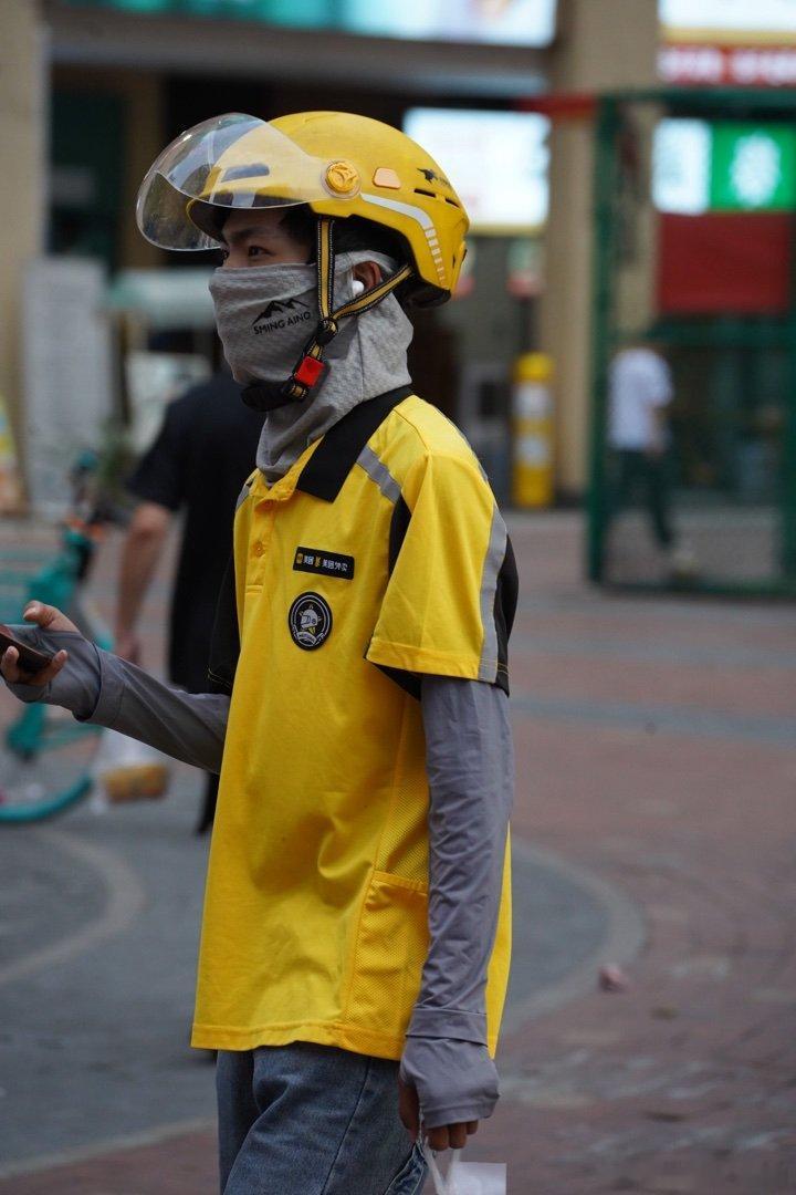 顶级神颜拥有者就是：别人戴面罩像把裤衩穿在脸上他戴面罩就是最潮时尚单品😎 