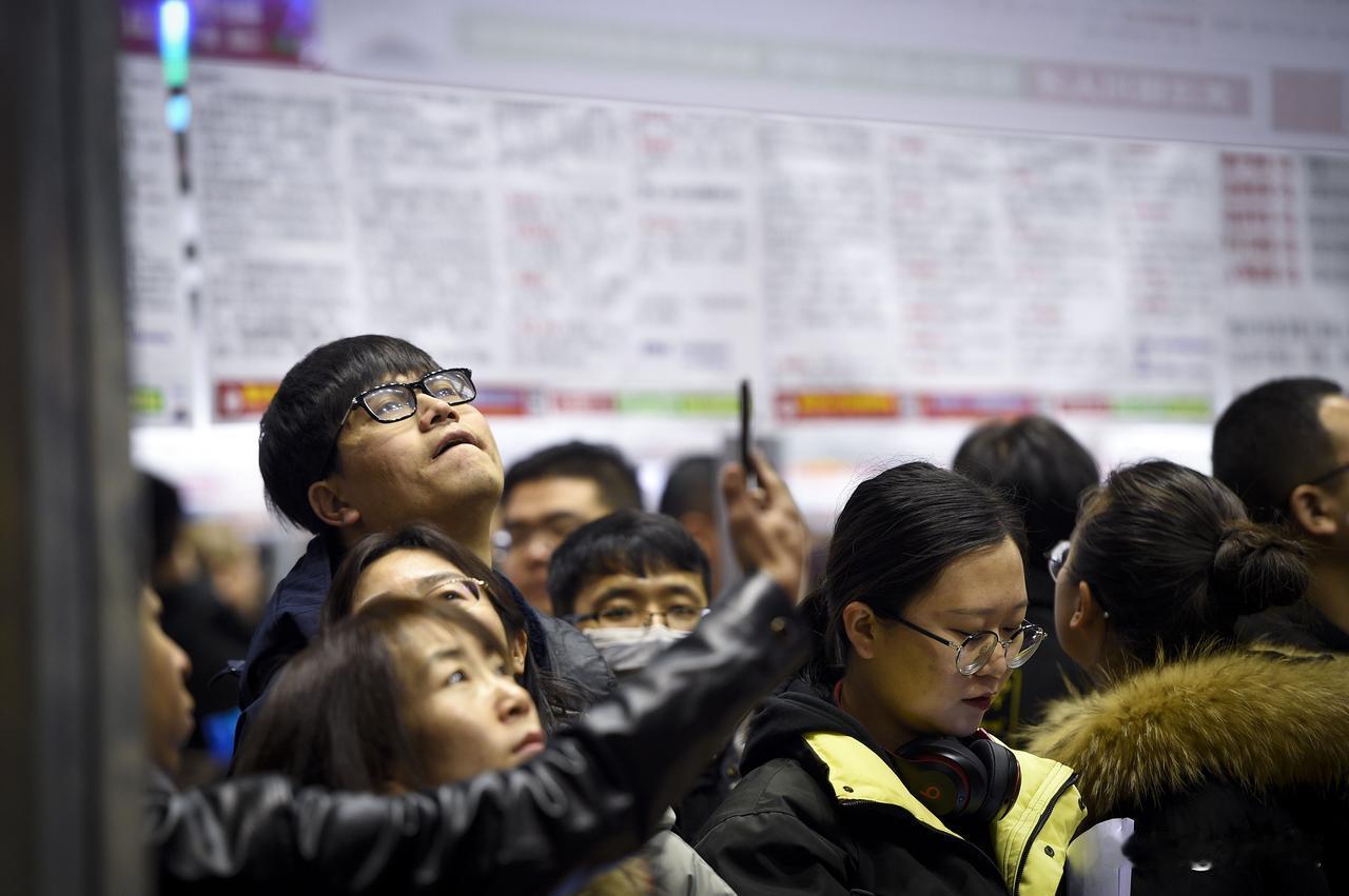 AI时代到来，普通人该如何破局？武汉的这场活动给出了答案！

7月15日，武汉人
