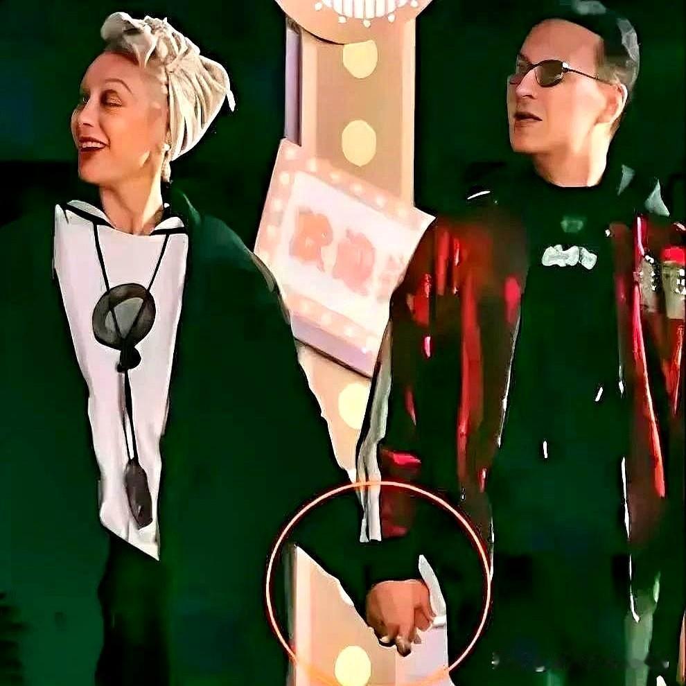 朋友们，我错了！

你以为只有年轻人玩浪漫上头？

瞧瞧宁静前夫这操作，隔三差五