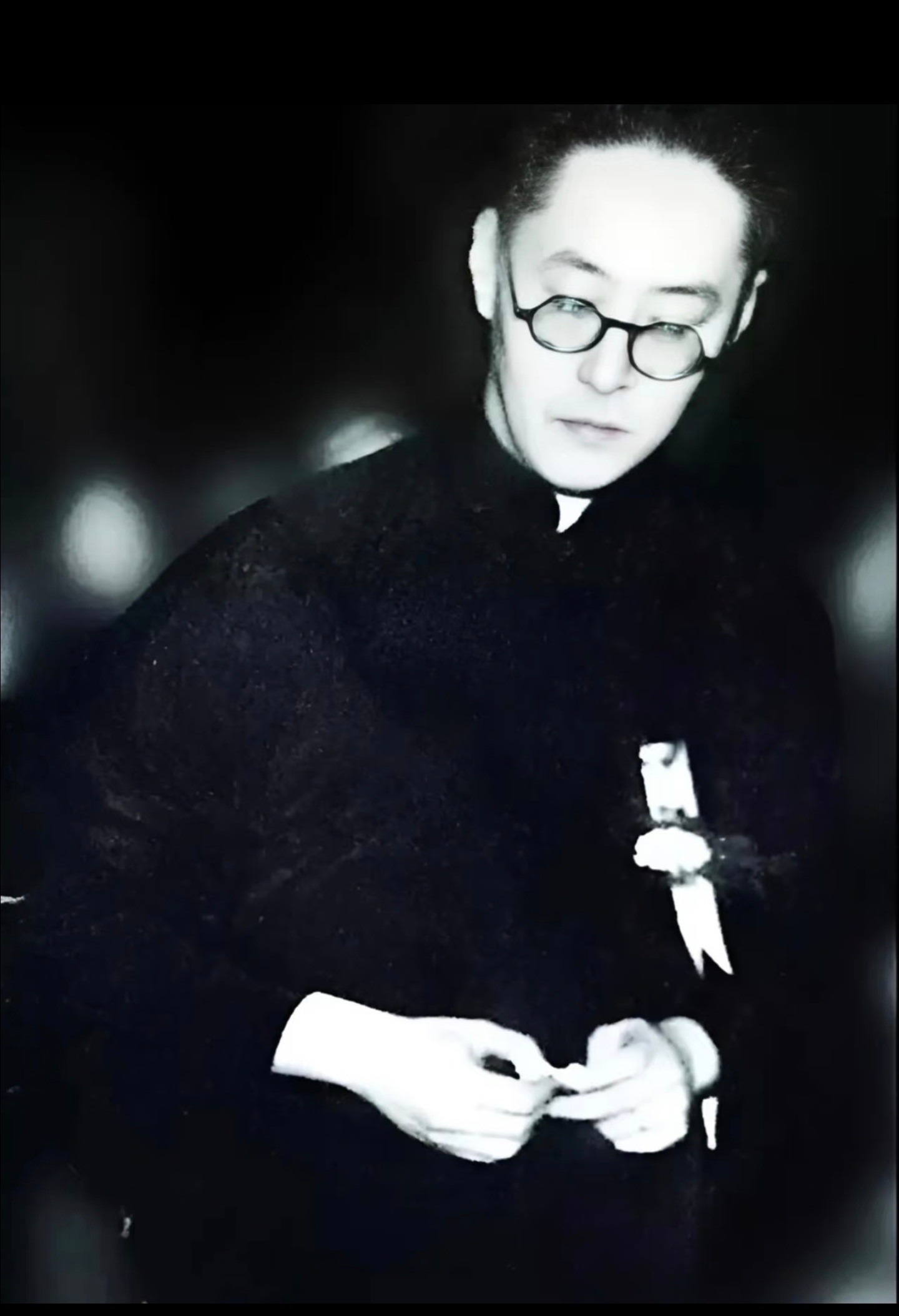 嘴毒这个事，可能也会遗传。张爱玲嘴毒，因为她爹妈嘴就很毒，而且似乎还更毒。张爱玲
