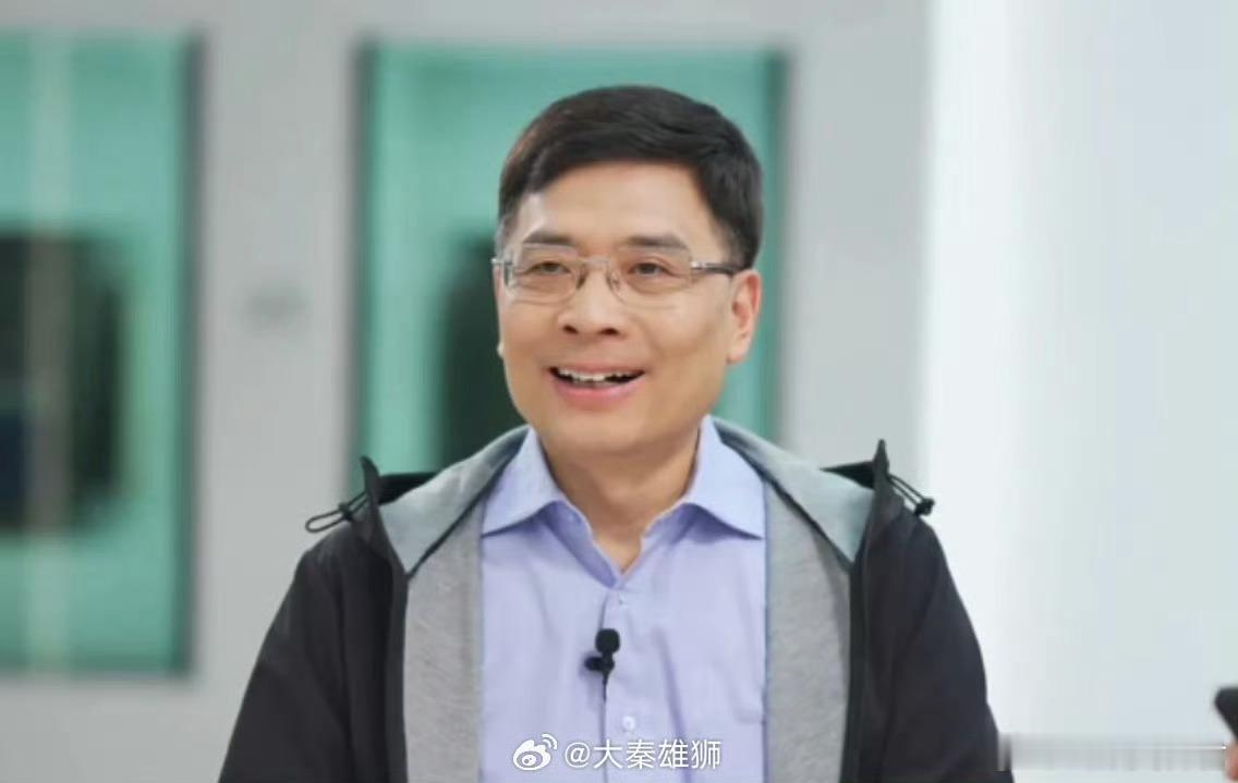 周鸿祎周云杰双周会没有班味原以为行业大佬对话必定“高大上”，没想到周鸿祎与周云杰