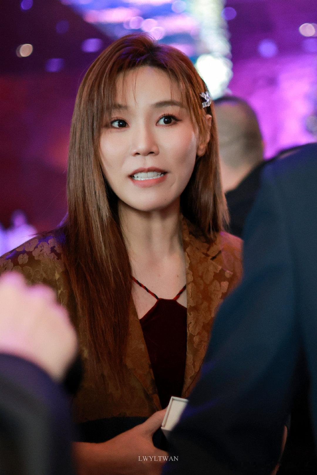 李佳薇内地跨年首秀谁不为李佳薇的实力疯狂！横跨三个八度的音域，跨年首秀 + 强强