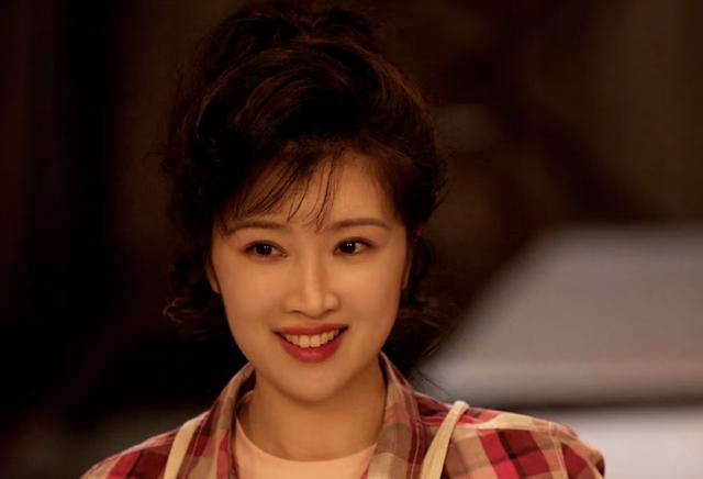 真不知道她怎么演了这样一个角色，真是让人难受死了，原著里有吗？是强加的吧？

《