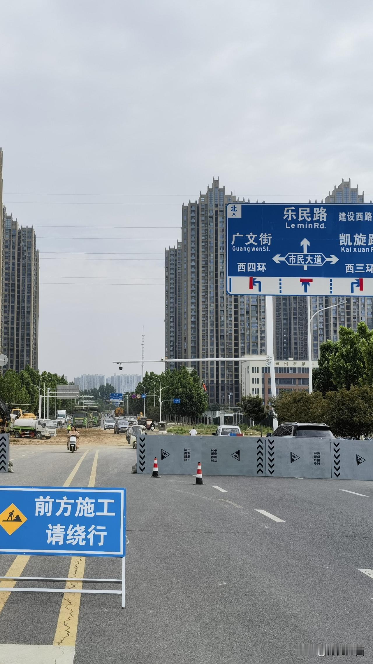 郑州大李村臭水塘要根治！污水管网终于动工了！
按照初步规划，将沿市民大道向东铺设