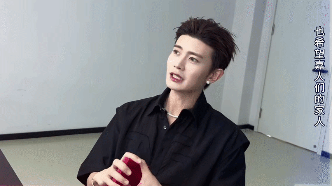 “也希望嘉人们的家人，都可以平安喜乐”gcgg任嘉伦 这也太周到了……“当然也希