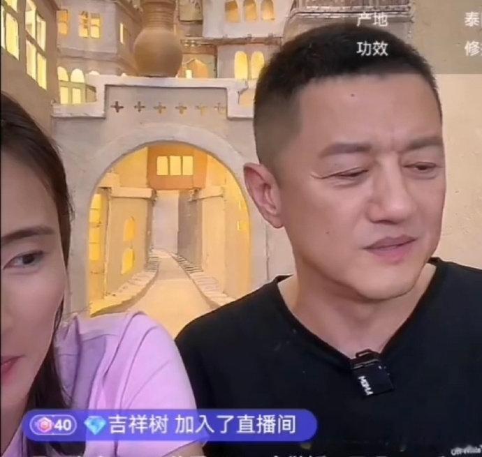 #李亚鹏直播唱王菲的歌# 李亚鹏直播唱王菲的歌，她老婆还说想听他和菲姐合唱[哆啦