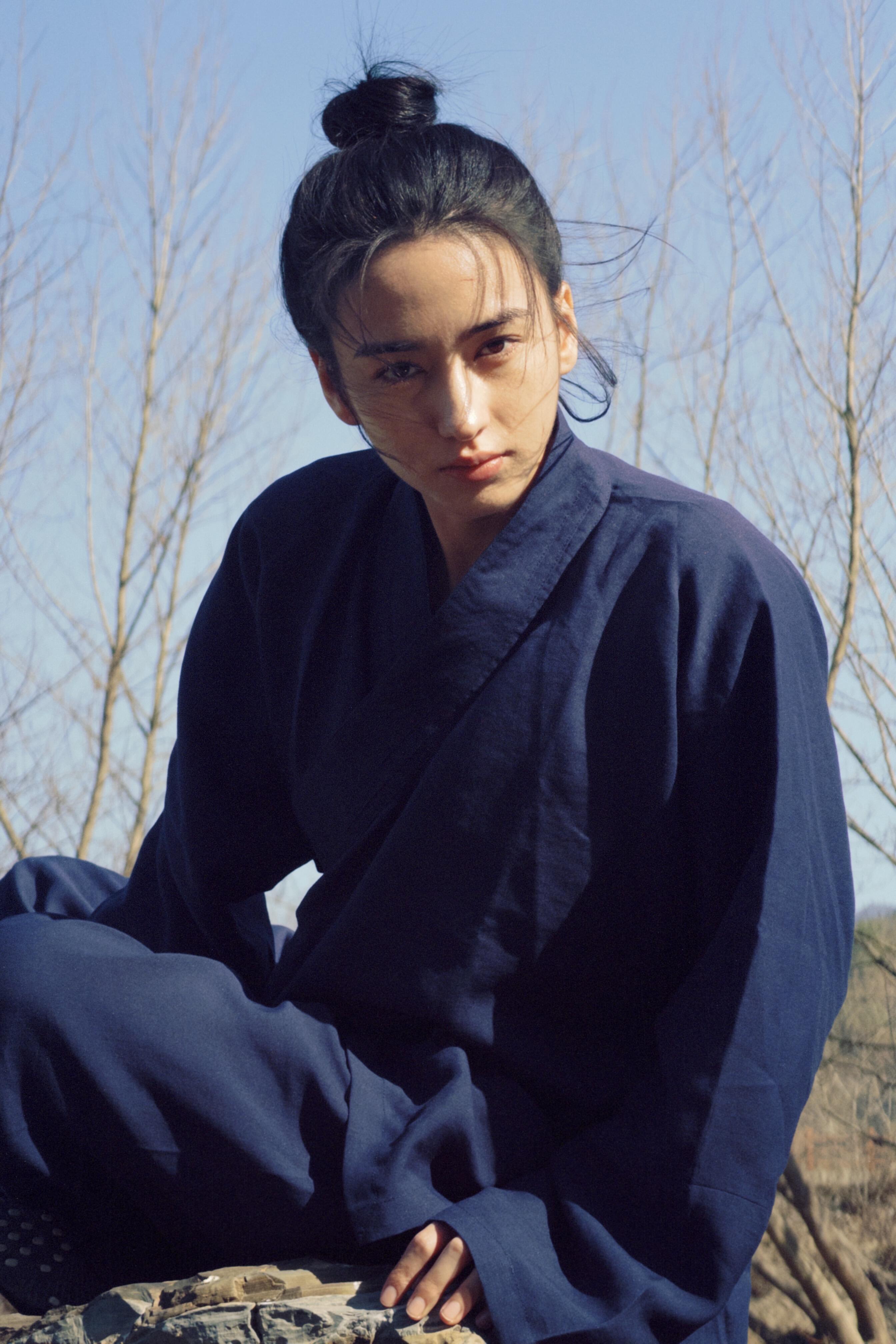 李宛妲最新道姑造型，可以反串演王也了。 