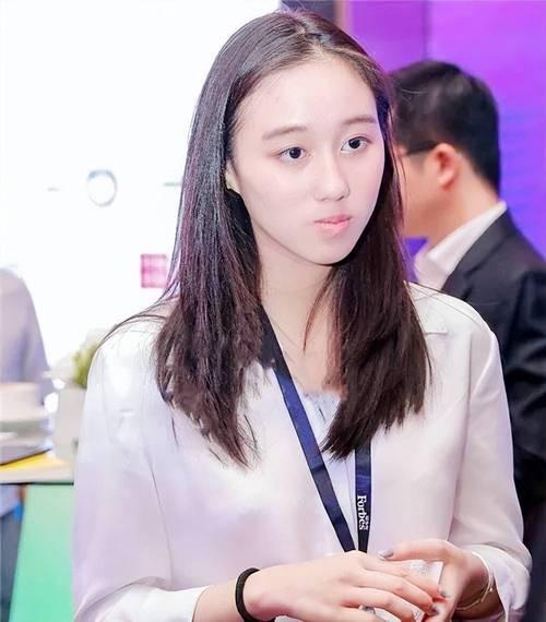 4月26日，清华115周年校庆暨苏世民书院十周年活动举办，赌王何鸿燊幼女何超欣现