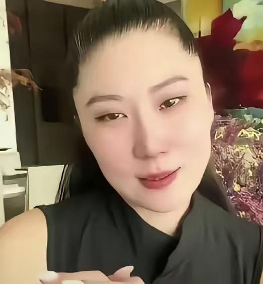 我真是有点看不懂CoCo
她直播说谢贤在上海给她买房，
又给她存金条，
​那怎么