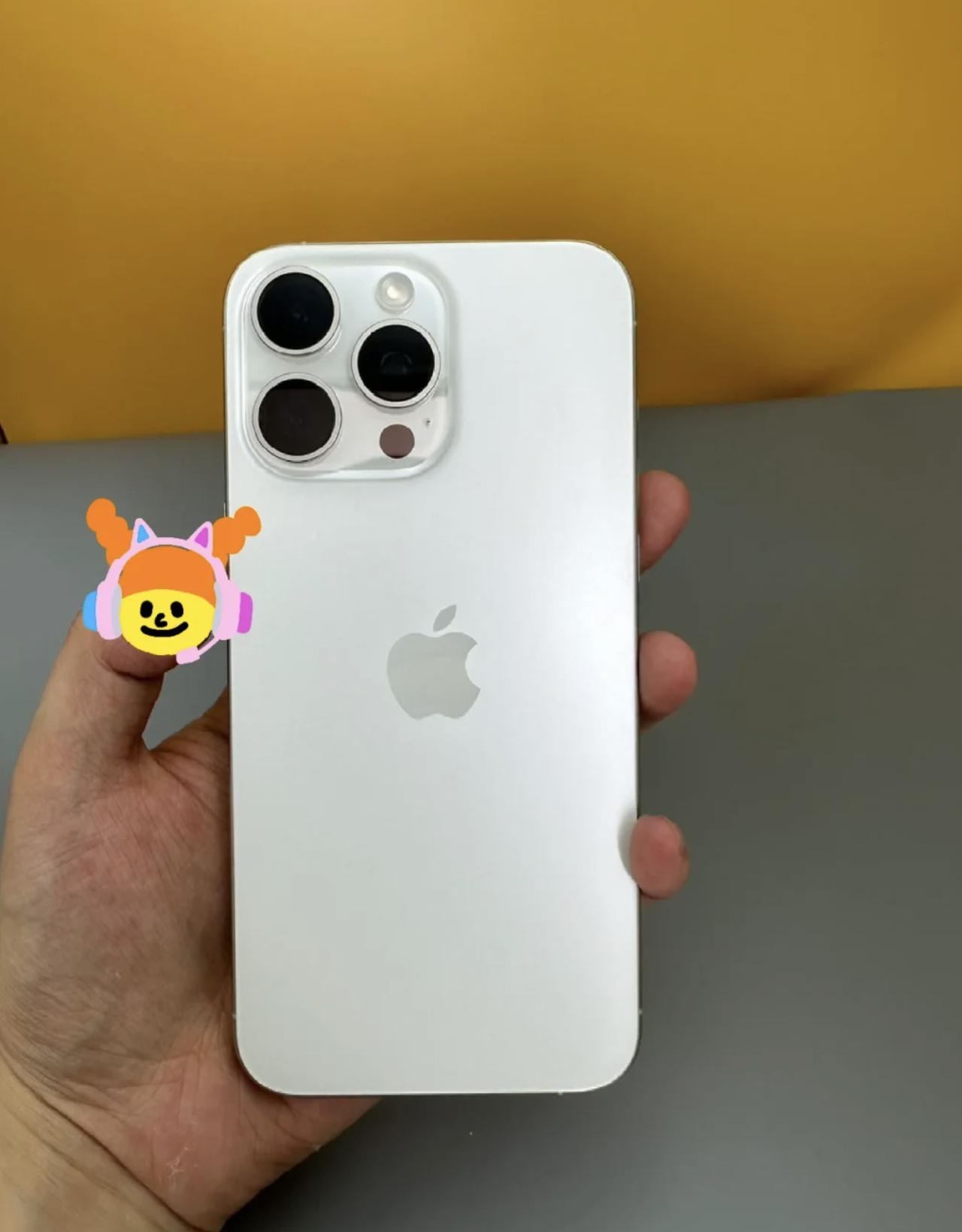 花一万块买iPhone15 Pro Max的图什么？据我的观察，买这机子的不是看