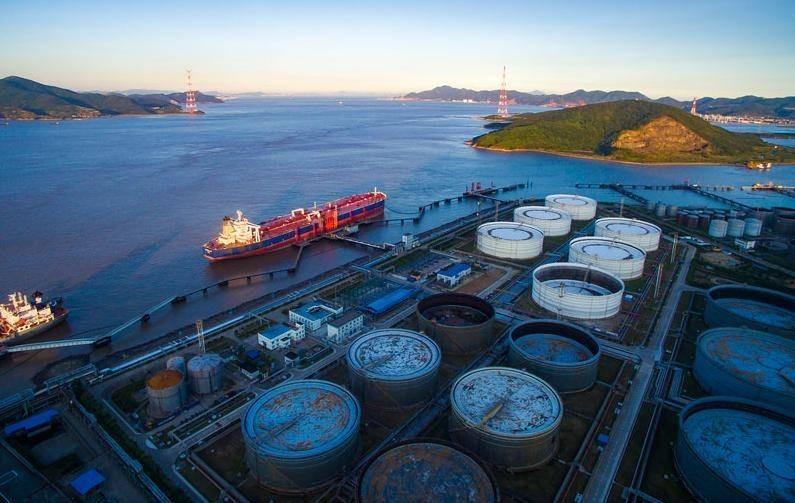 外媒：连续6个月，中国每天增加100万桶原油储备，在为大事做准备？

近日，《华