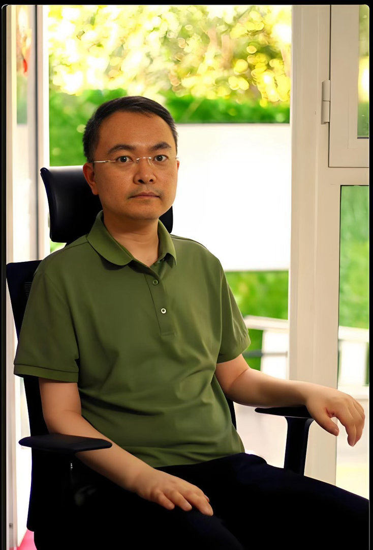 被鲁豫对话蔡磊鼓舞到了鲁豫说可以让梁朝伟来演蔡磊 蔡磊的每句话都带着力量，鲁豫的