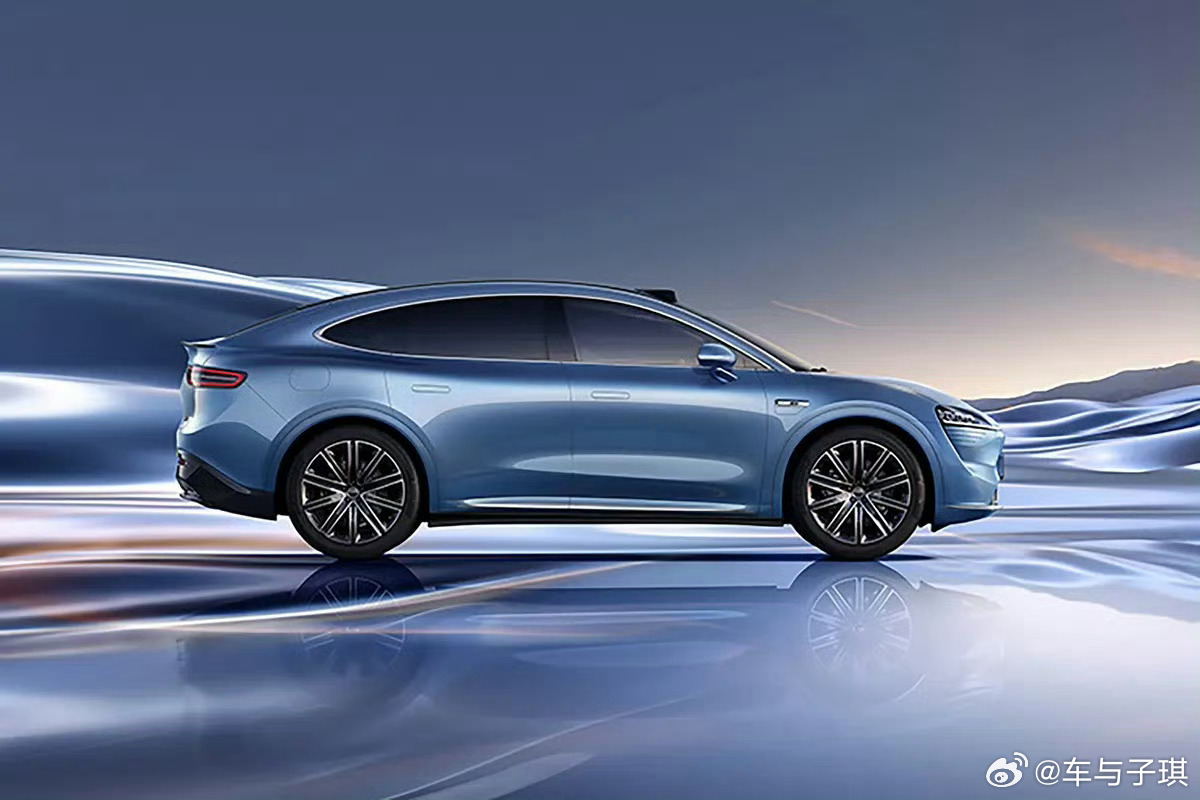 R7这次的升级，感觉是真的懂大家日常用车的点。暗夜紫这个颜色质感在线，光线下有渐