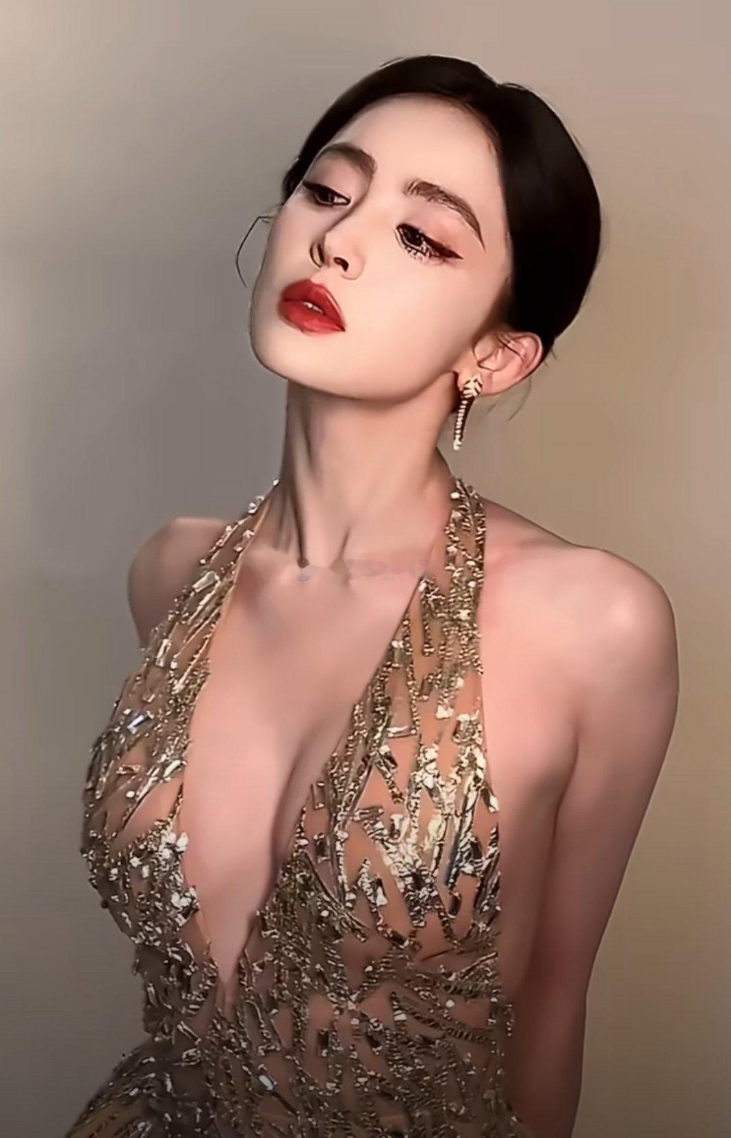 娜扎最性感大方的一次哇，迪丽热巴太美了…… 