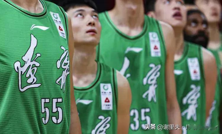FIBA发文盛赞鄢手琪：曾经是中国篮球界一颗冉冉升起的新星，现在发展成为一名防守