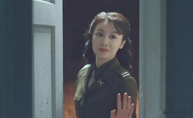 隆妮新剧从伪装者到觉醒者 黎明得知哥哥离世瞬间，泪水决堤，这剧情太戳心，让人狠狠
