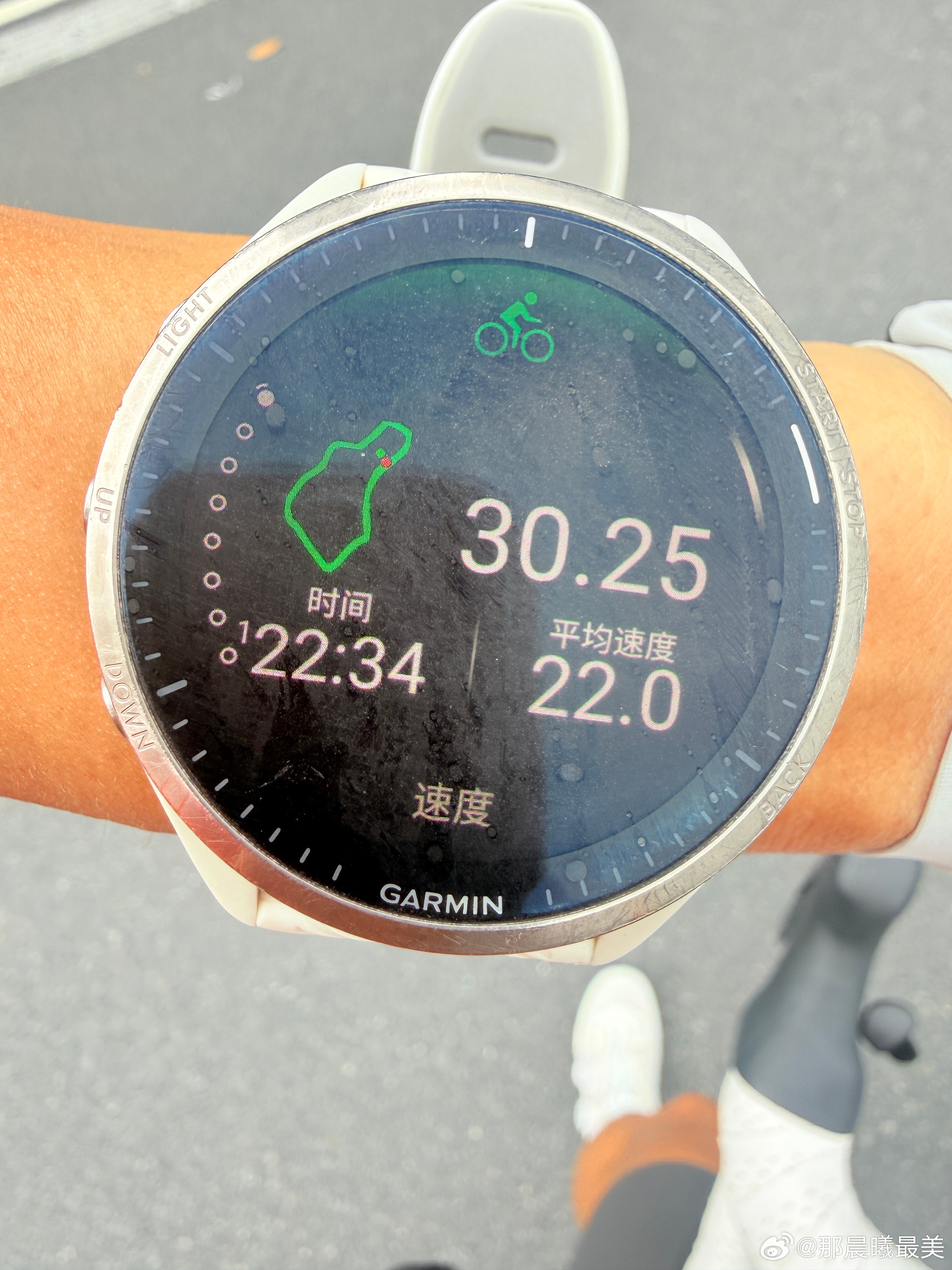 跑休日，骑行30公里很多人觉得跑休日就该彻底躺平。但对我来说，低强度骑行比躺平更