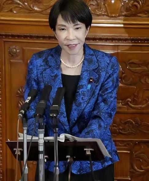 高市早苗公开对中国喊话！这位日本首相公开表示如今中日两方保持沟通才是重中之重，却