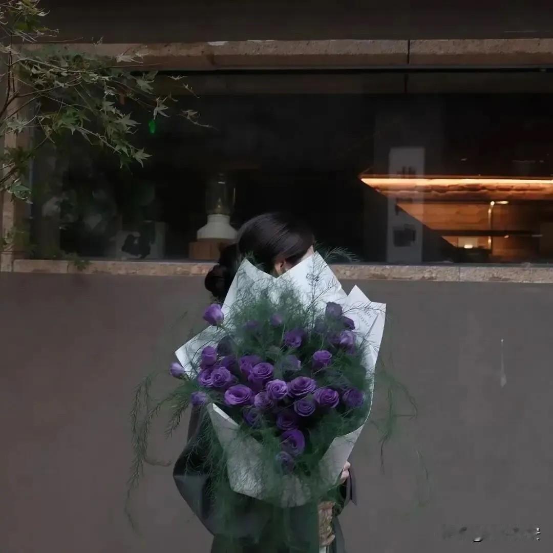 过年了，
回到老家，
当别人问及你的近况时，
如何回答，
才是保护自己呢？

