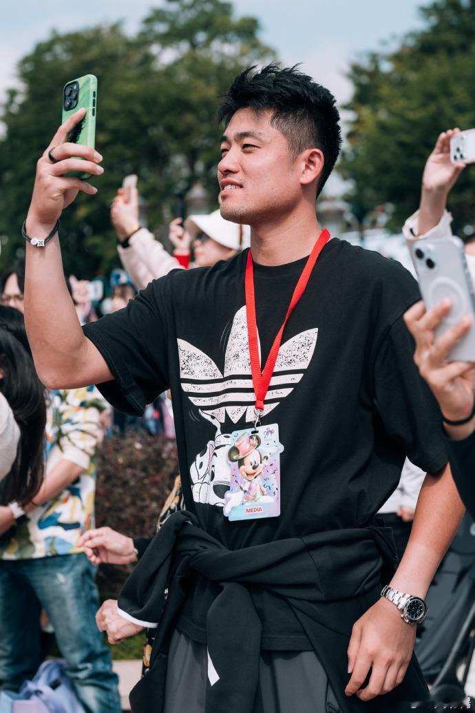 吴易昺横扫拿下2026赛季开门红持外卡出战香港网球公开赛的吴易昺直落两盘，以6-