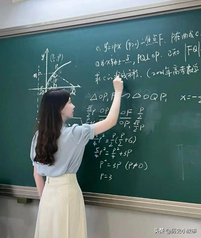 有位高中女老师，中午有点懒，不想做饭，就点了个外卖。等外卖送到的时候，她看着骑手