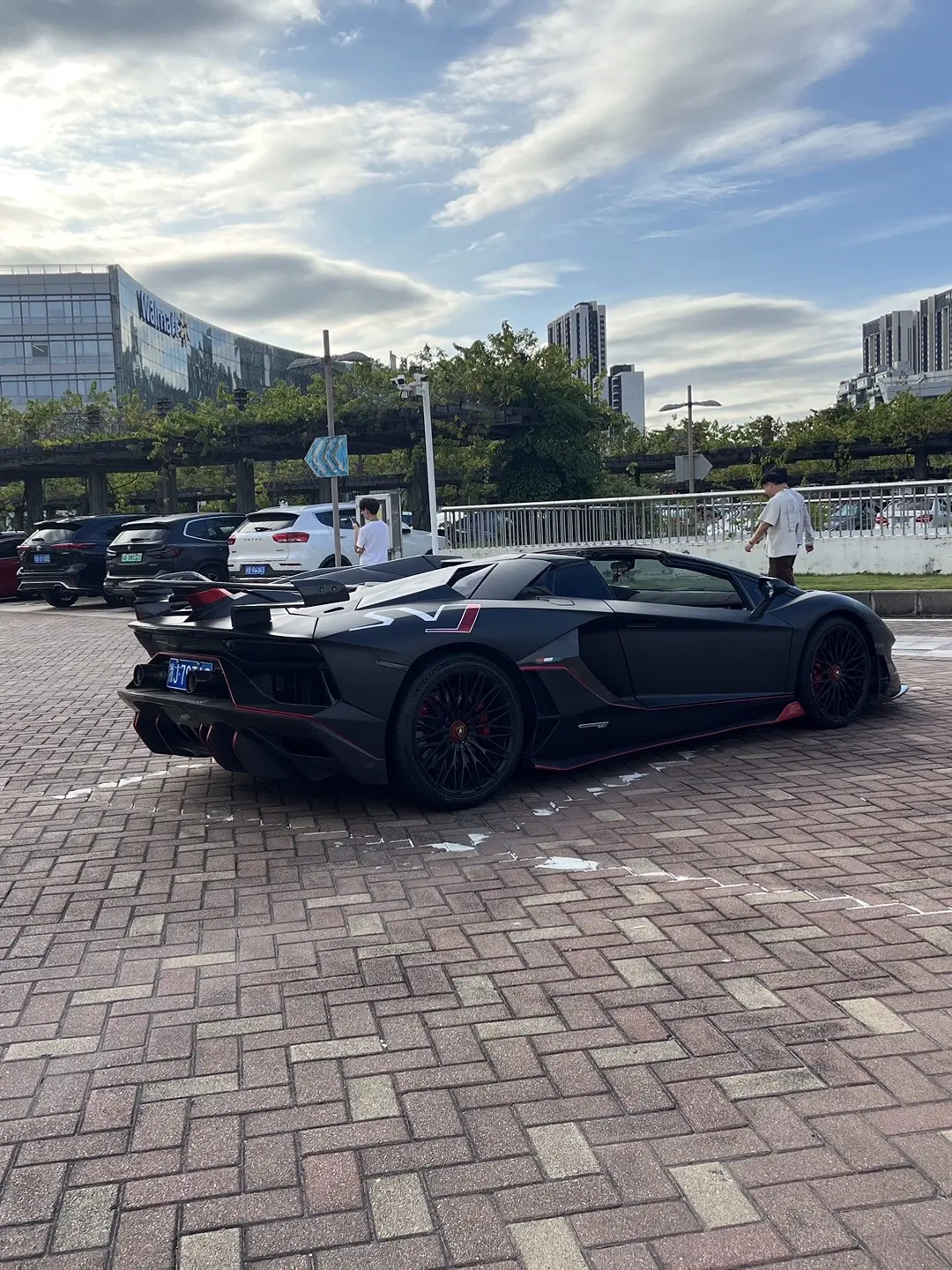 山姆偶遇限量900台的兰博基尼SVJ，太帅了😍