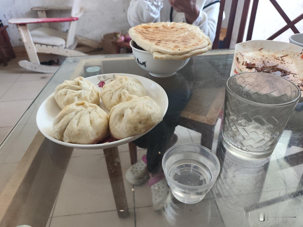 晒图笔记大赛腊月二十八，老婆亲手做了粉条馅包子，家乡味，好香。游子在外不忘家乡味