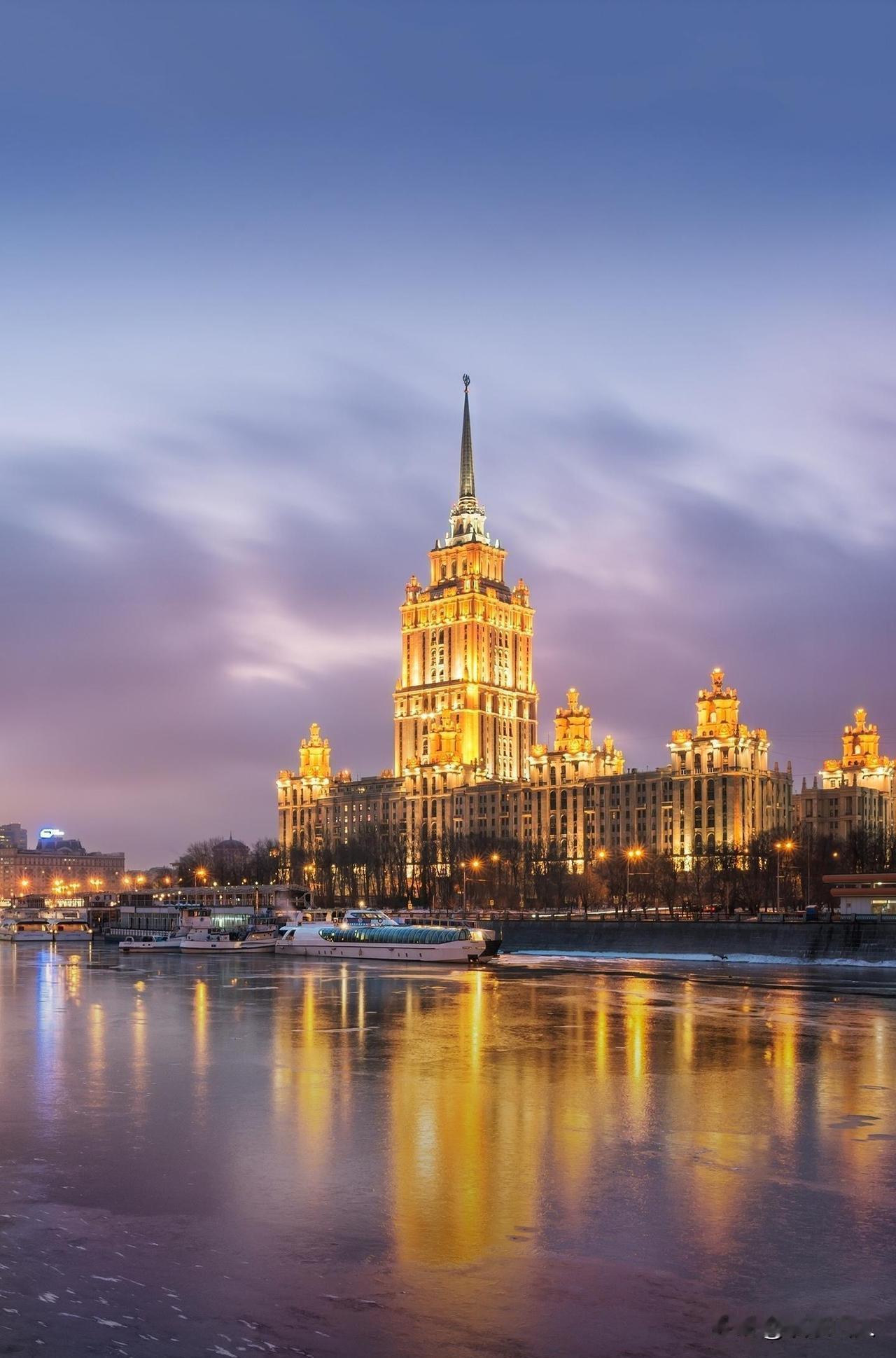 想问下，下图这个美丽的建筑还在不在？？俄乌冲突已经有几年了，给彼此都造成了莫大的