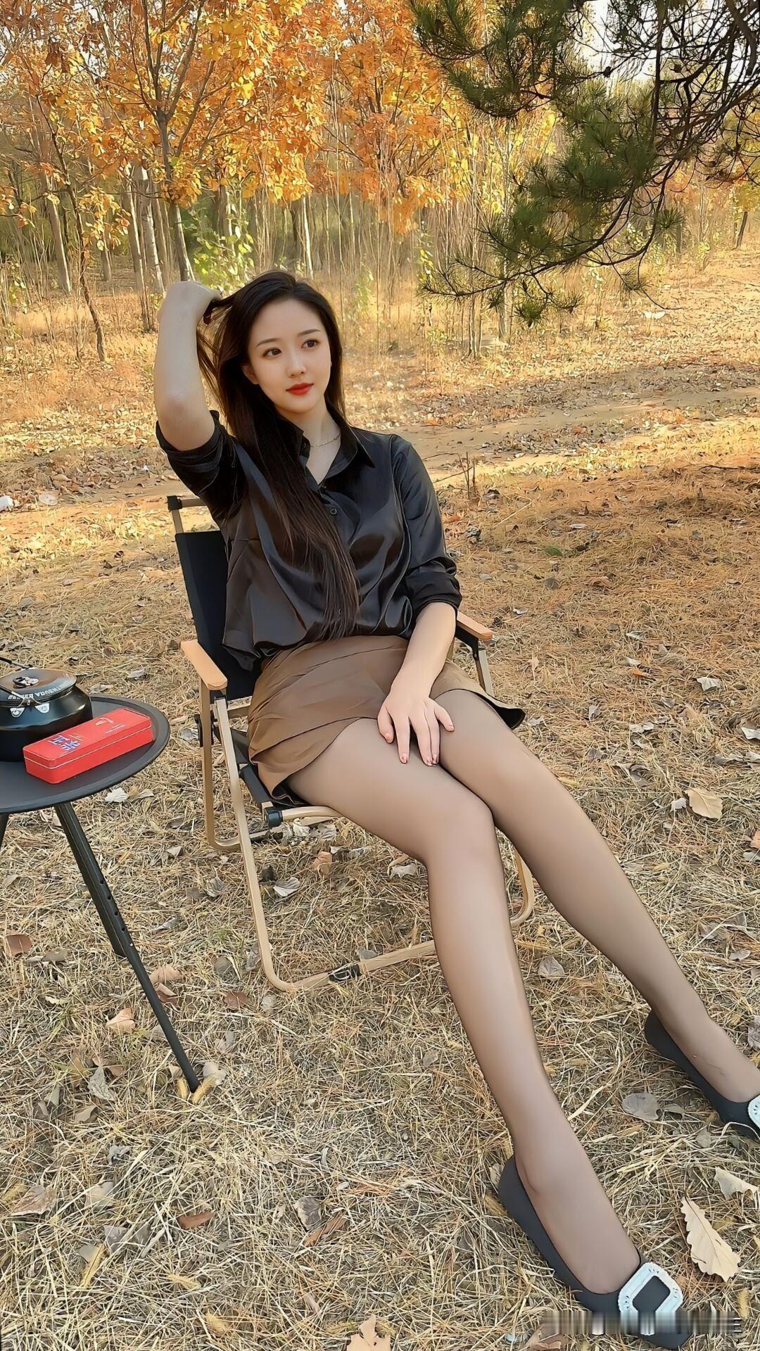 终于活成了自己最讨厌的样子，却还笑着说还好！
满嘴客套，习惯妥协，
在酒桌上说着