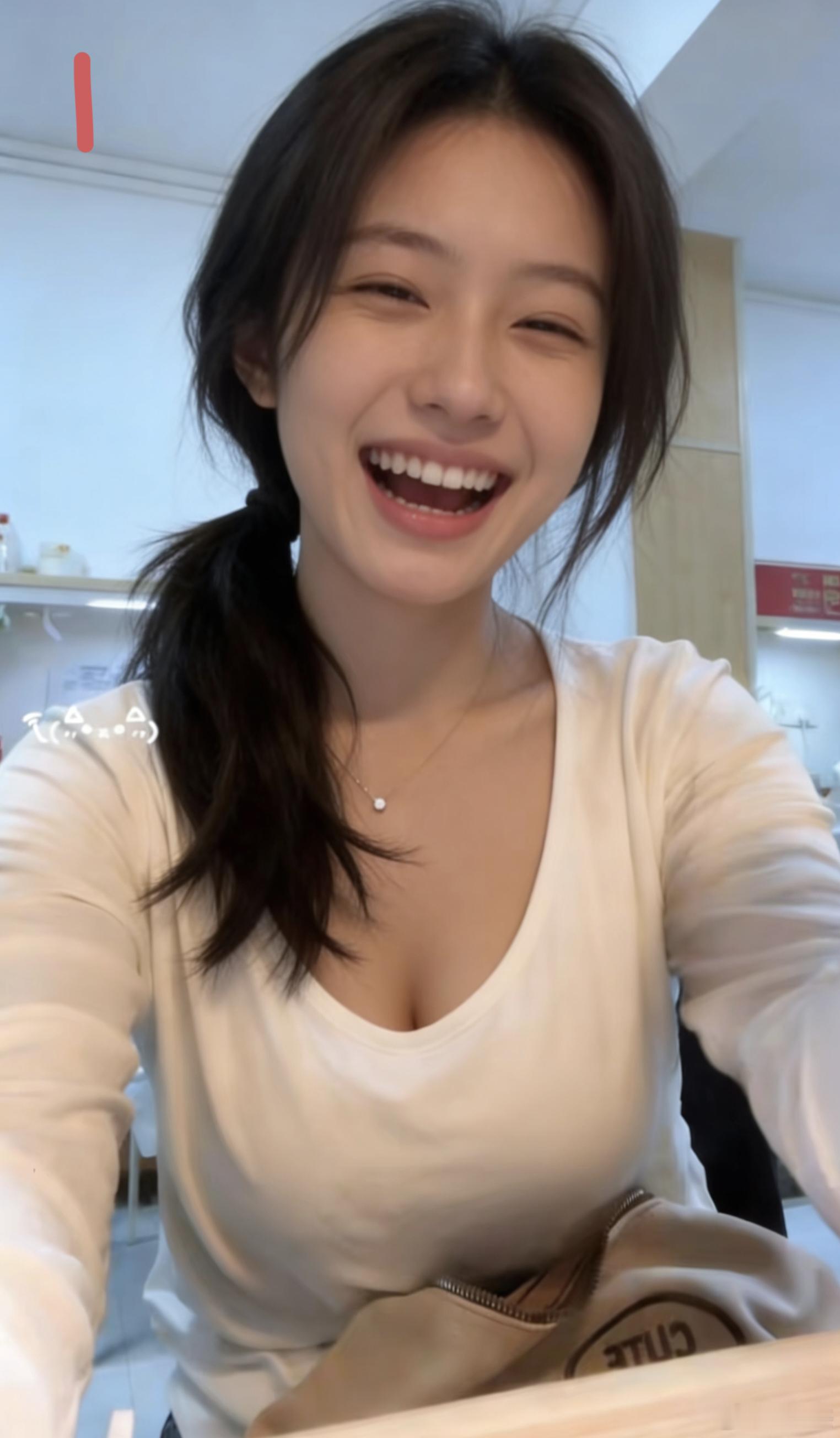 这里只有一张脸不是AI生成的，你觉得哪个看上去真实？ 