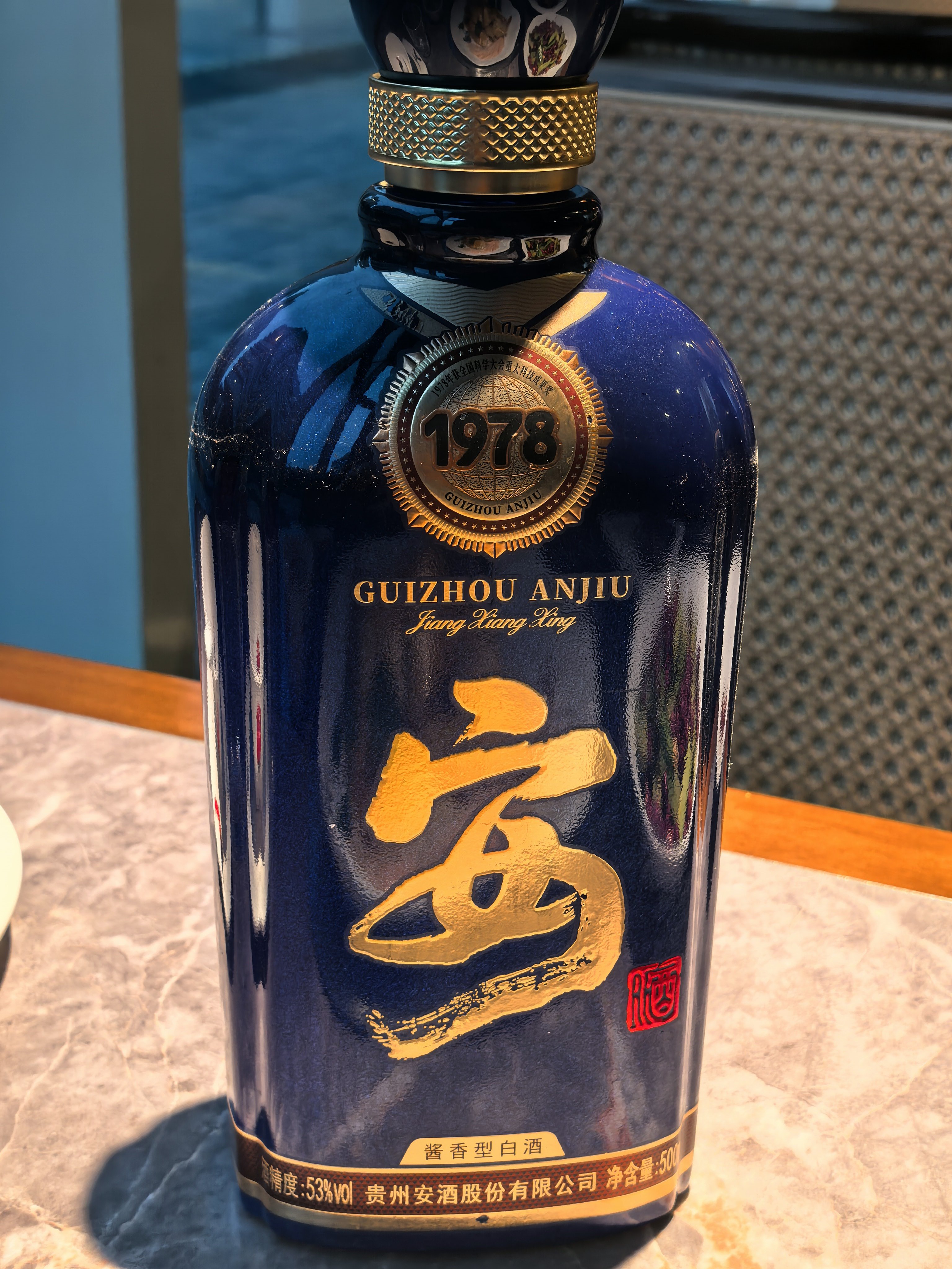 生意冷淡，不如早点开饭。 