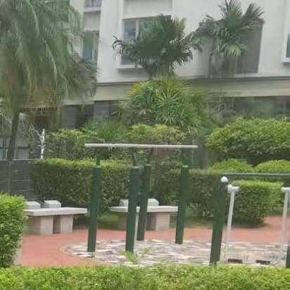 不关心别人的看法，也不羡慕他人的光芒，不会因为过多的欲望而迷失自我，也不会因为一